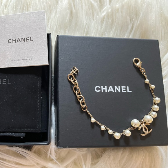 CHANEL CC Logo bracelet - Picture 4 of 7